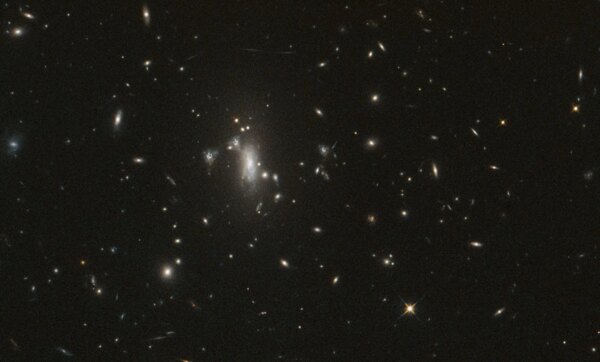 Telescópio Hubble da NASA atinge marco histórico e procura supernova indescritível