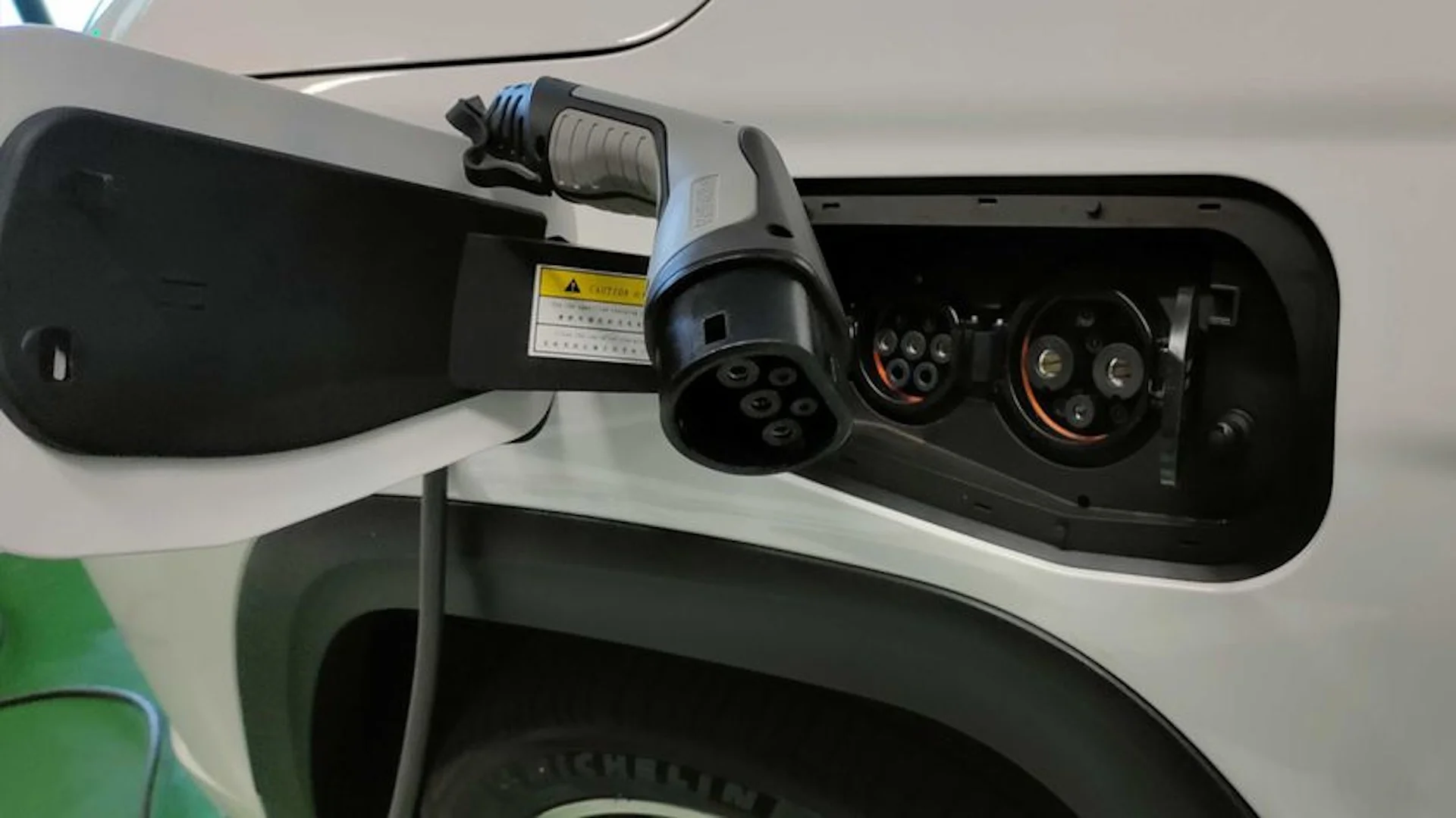 Editar informações da imagem Conector carro elétrico