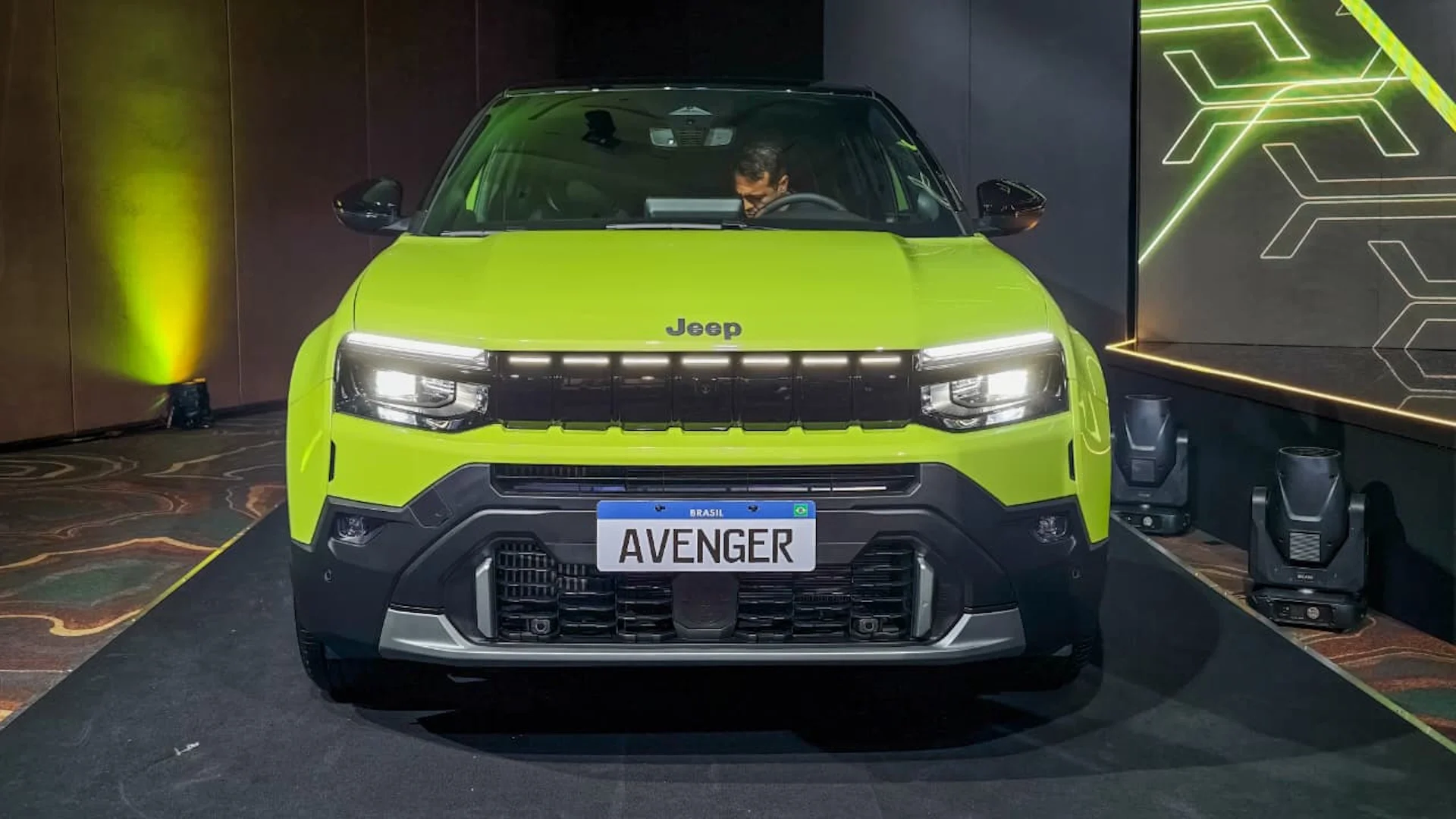 Editar informações da imagem Jeep Avenger