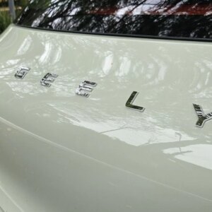 Economia? Por que alguns carros chineses não têm limpador traseiro?