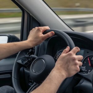 Quais as diferenças entre direção hidráulica e elétrica?