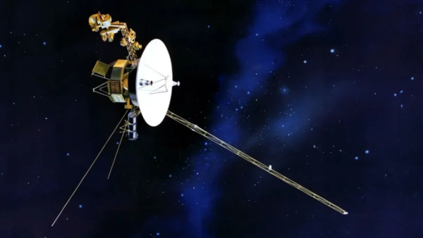 Sonda Voyager 1 da NASA vai ficar a 1 dia-luz da Terra; entenda