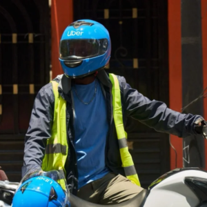 Uber Moto lança preço fixo de R$ 4,98 para viagens de até 3 km