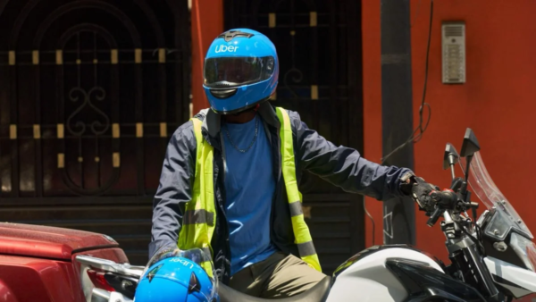 Uber Moto lança preço fixo de R$ 4,98 para viagens de até 3 km