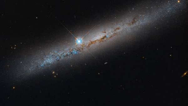A vista da borda de uma foto brilhante de uma galáxia espiral do dia 20 de outubro de 2026