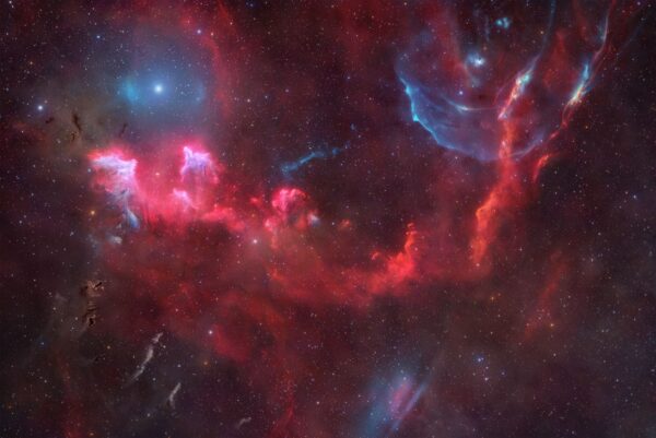 APOD: 2026, 21 de outubro - Novos fantasmas revelados em Cassiopeia