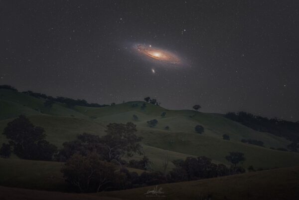 APOD: 23 de outubro de 2026 – Andrômeda na Primavera do Sul