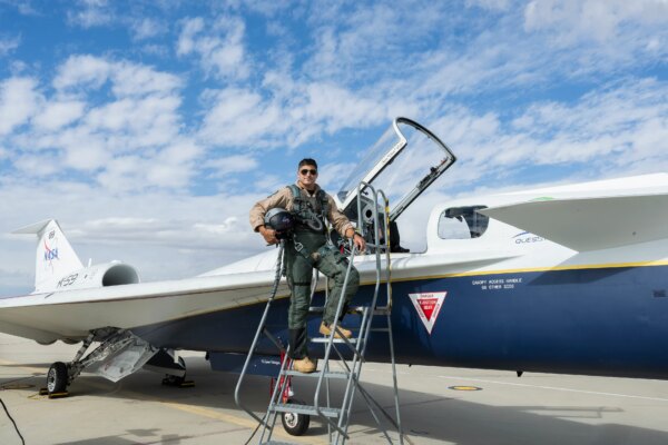 Aeronave X-59 e piloto de testes da NASA