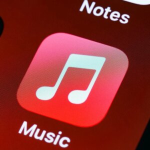 Apple Music ganha "cara de iPhone" no Android e corrige erro em playlists