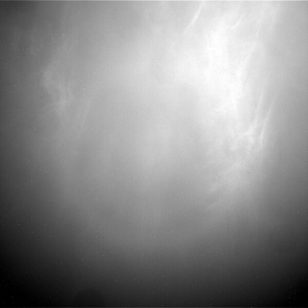 Blog Curiosity, Sols 5036-5042: Observando as Nuvens Passarem