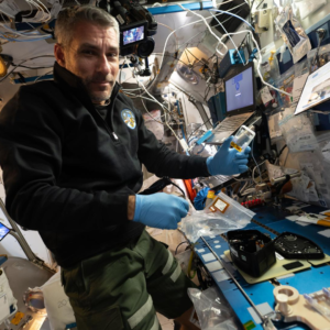 Botânico espacial conduz experimentos com plantas em órbita foto do dia 21 de outubro de 2026