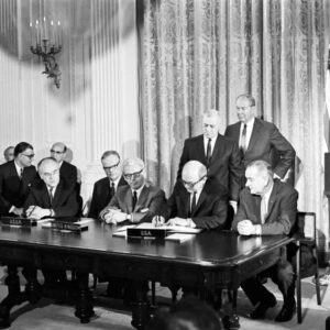 Neste dia no espaço! 10 de outubro de 1967: O Tratado do Espaço Exterior é ratificado para definir como os países podem usar o espaço exterior