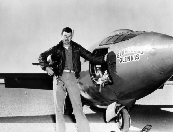 Neste dia no espaço! 14 de outubro de 1947: O piloto de testes Chuck Yeager quebra a barreira do som no Bell X-1, o primeiro avião X