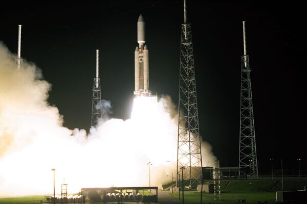 Neste dia no espaço! 15 de outubro de 1997: NASA lança sonda Cassini-Hugyens em viagem de 7 anos a Saturno