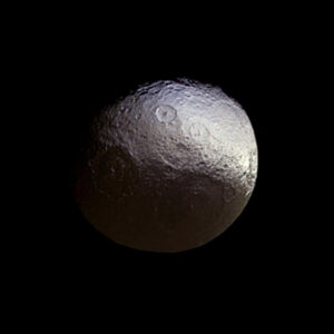 Neste dia no espaço! 25 de outubro de 1671: O astrônomo Giovanni Cassini descobre Jápeto, a lua 'yin-yang' de Saturno