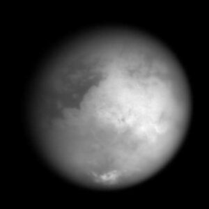 Neste dia no espaço! 26 de outubro de 2004: A espaçonave Cassini tira as primeiras fotos em close da lua de Saturno, Titã