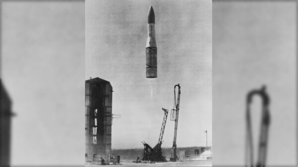 Neste dia no espaço! 28 de outubro de 1971: A Grã-Bretanha lança seu primeiro satélite Prospero ao espaço em um foguete Black Arrow
