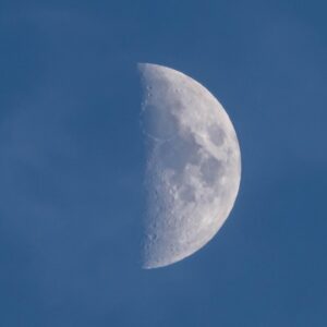 Por que você pode ver a lua durante o dia? Esta semana é o momento perfeito para descobrir