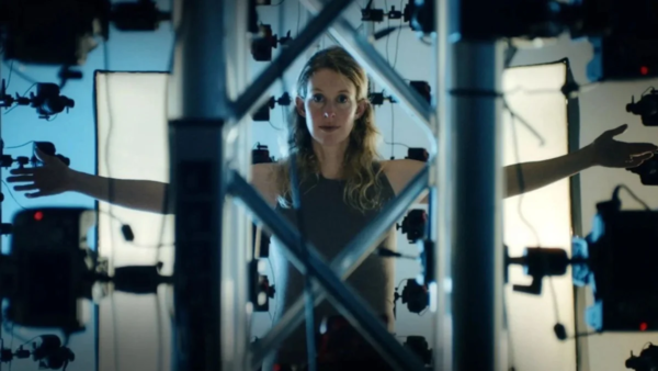 Quando estreia Tudo Pode Ser Visto, documentário bizarro sobre Elizabeth Holmes, nos cinemas?