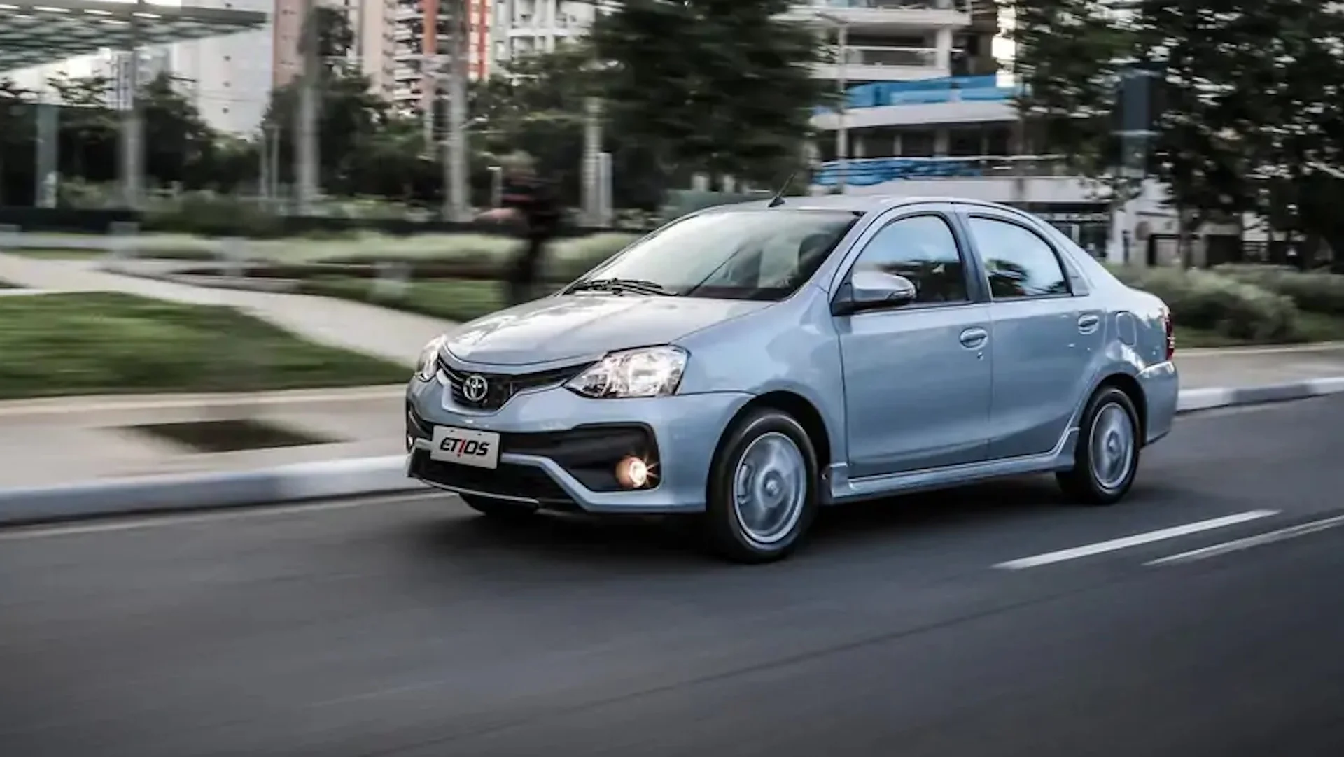 Editar informações da imagem Toyota Etios Sedan