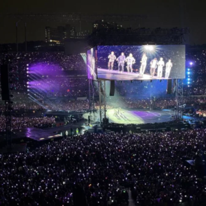 Show do BTS: por que quem estava na pista ouviu a arquibancada cantar “atrasada”?