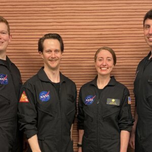 Tripulação simulada de Marte da NASA marca um ano dentro do habitat